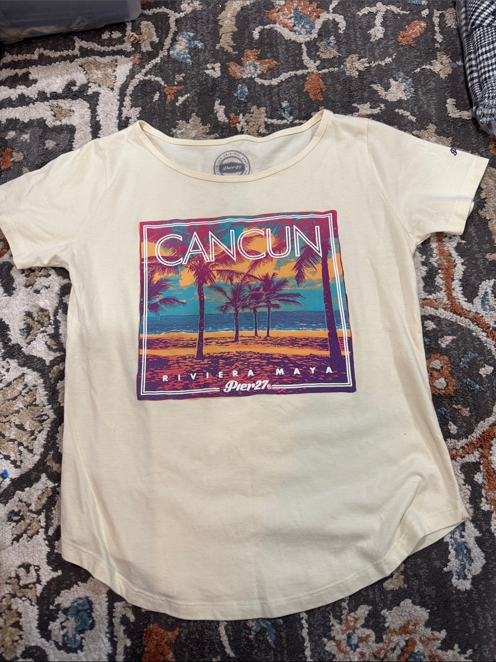 Pier 27 Cancun t-shirt Ivory Sz Women’s Size Large EUC‎